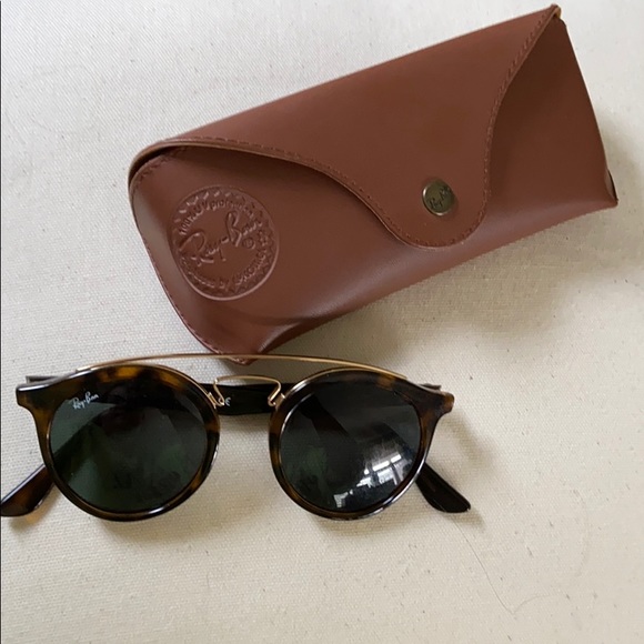 Ray-Ban Accessories - LIKE NEW Ray Ban Sunglasses RB 4256